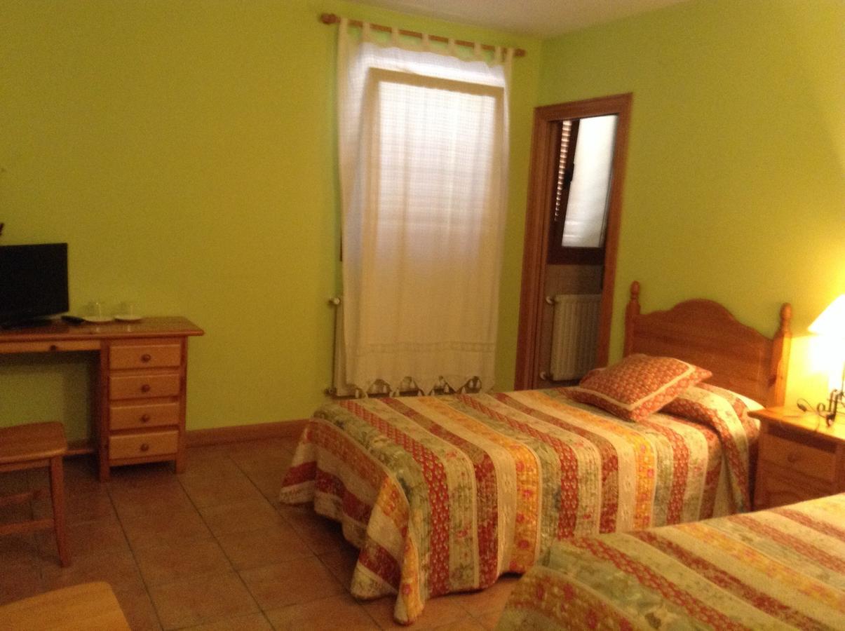 Hostal Camino Del Perdon Uterga Exterior photo